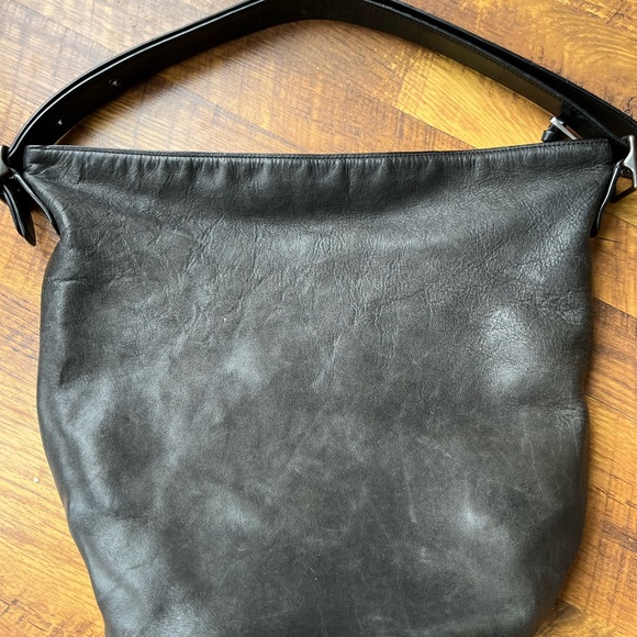 Pre loved Coach Bleaker Bucket Bag 🖤 - Picture 6 of 10